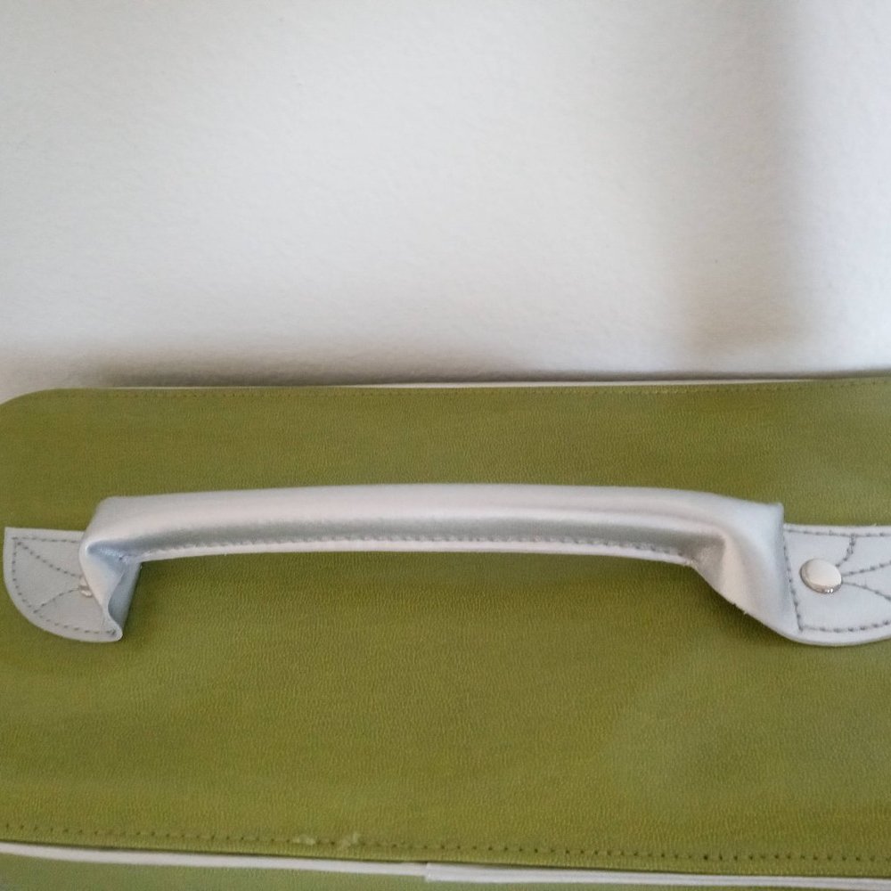 Tahitian Noni Olive Green Travel Bag - Picture 13 of 16